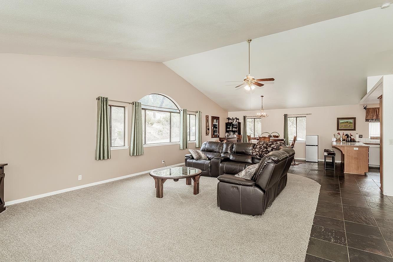 34133 Natoma Rd, Auberry, CA 93602