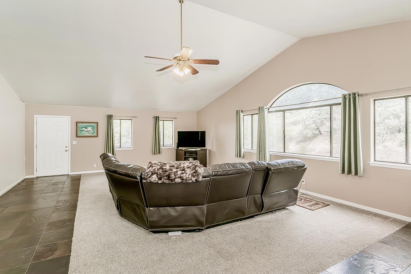 34133 Natoma Rd, Auberry, CA 93602
