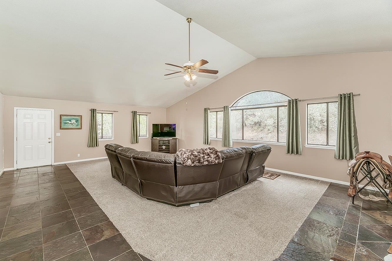 34133 Natoma Rd, Auberry, CA 93602