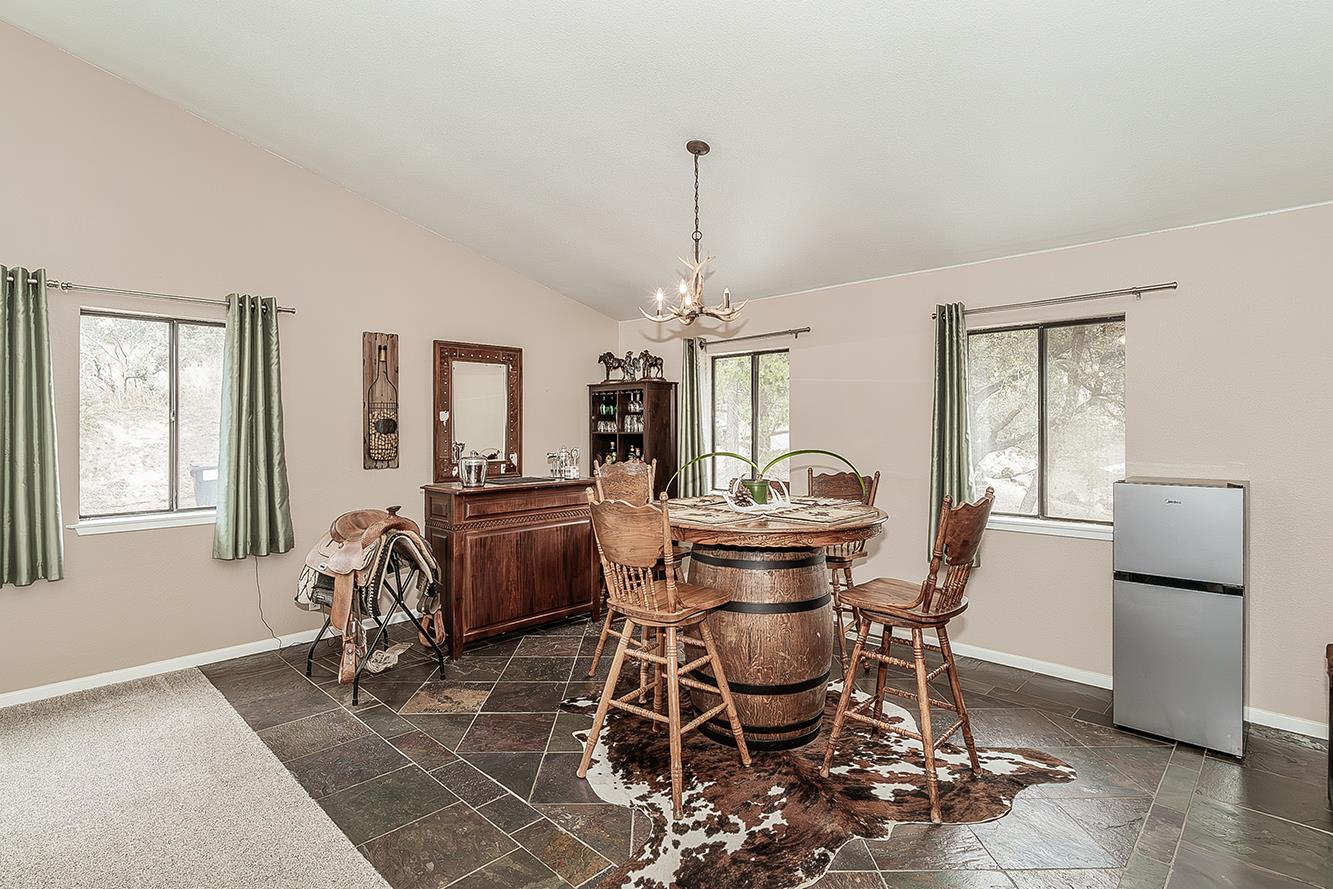 34133 Natoma Rd, Auberry, CA 93602