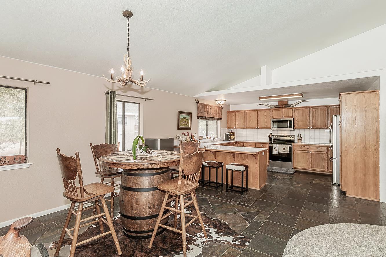 34133 Natoma Rd, Auberry, CA 93602