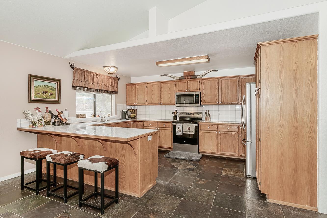 34133 Natoma Rd, Auberry, CA 93602