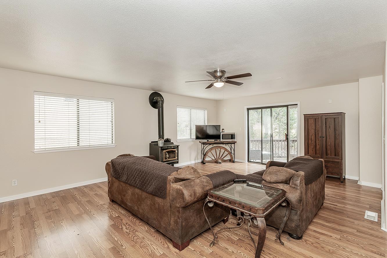 34133 Natoma Rd, Auberry, CA 93602