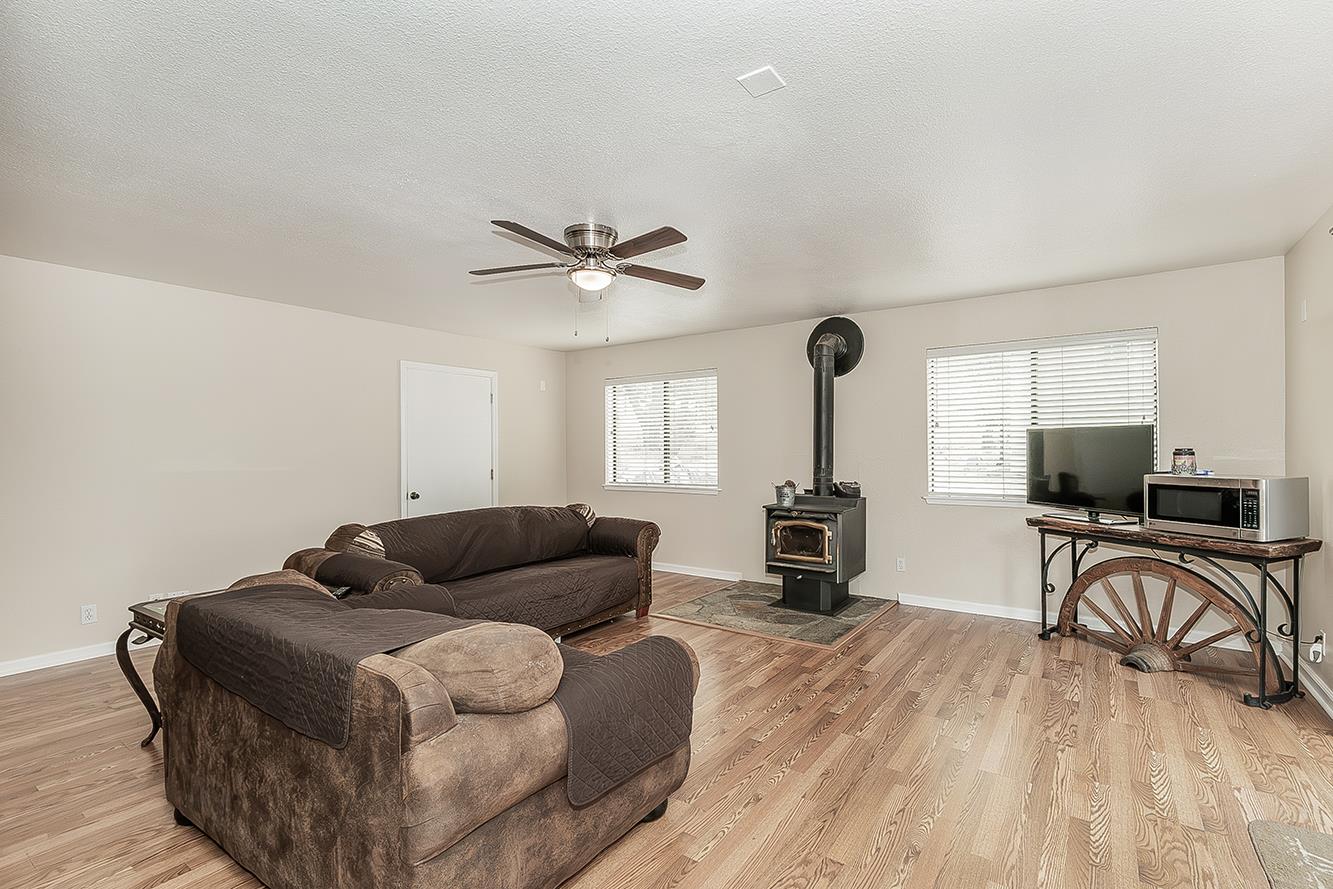34133 Natoma Rd, Auberry, CA 93602