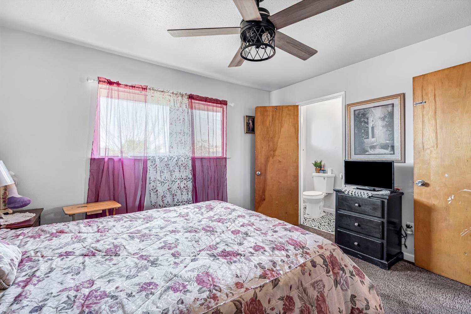 22080 W Nevada Ave, San Joaquin, CA 93660