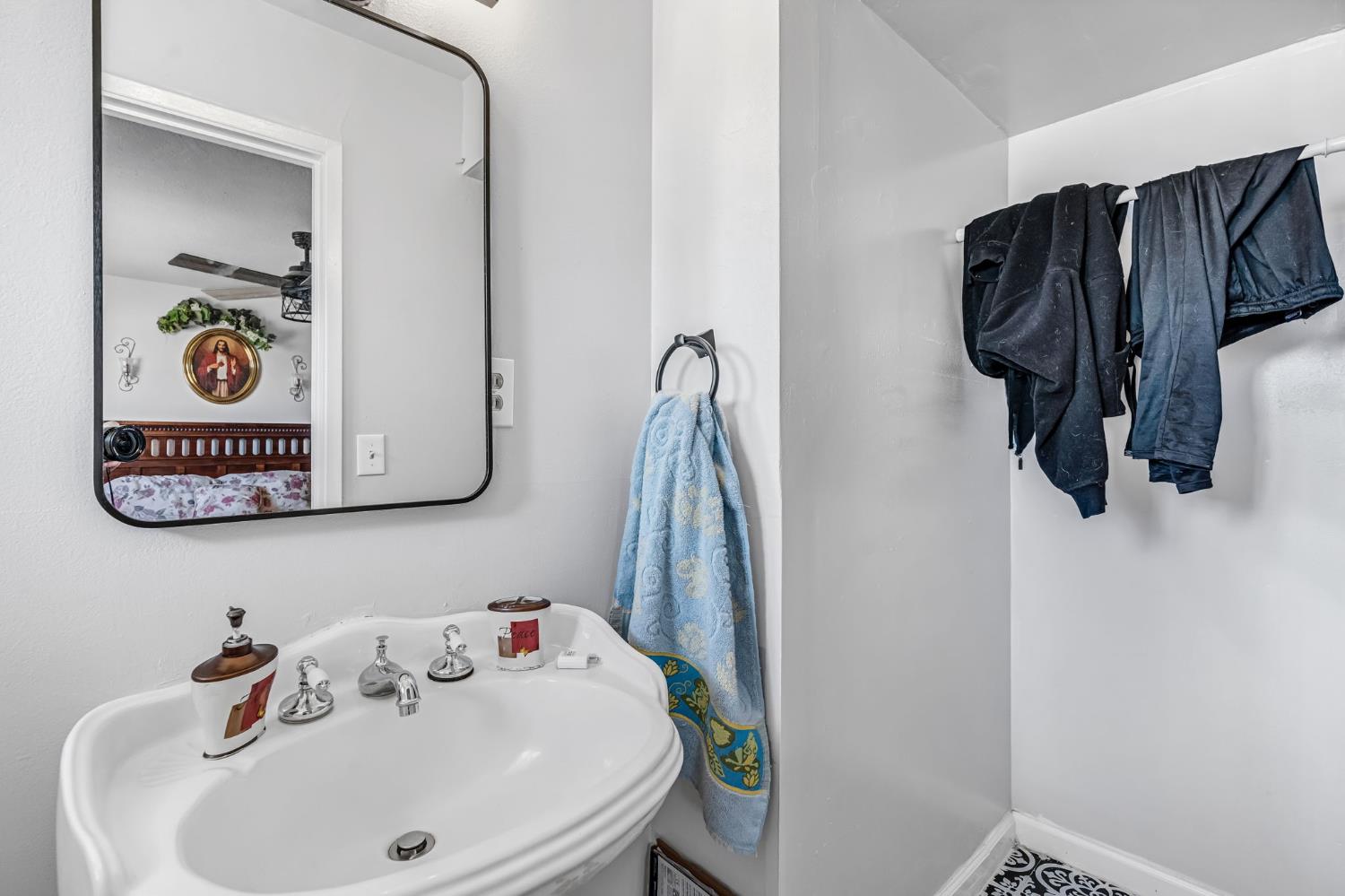 22080 W Nevada Ave, San Joaquin, CA 93660