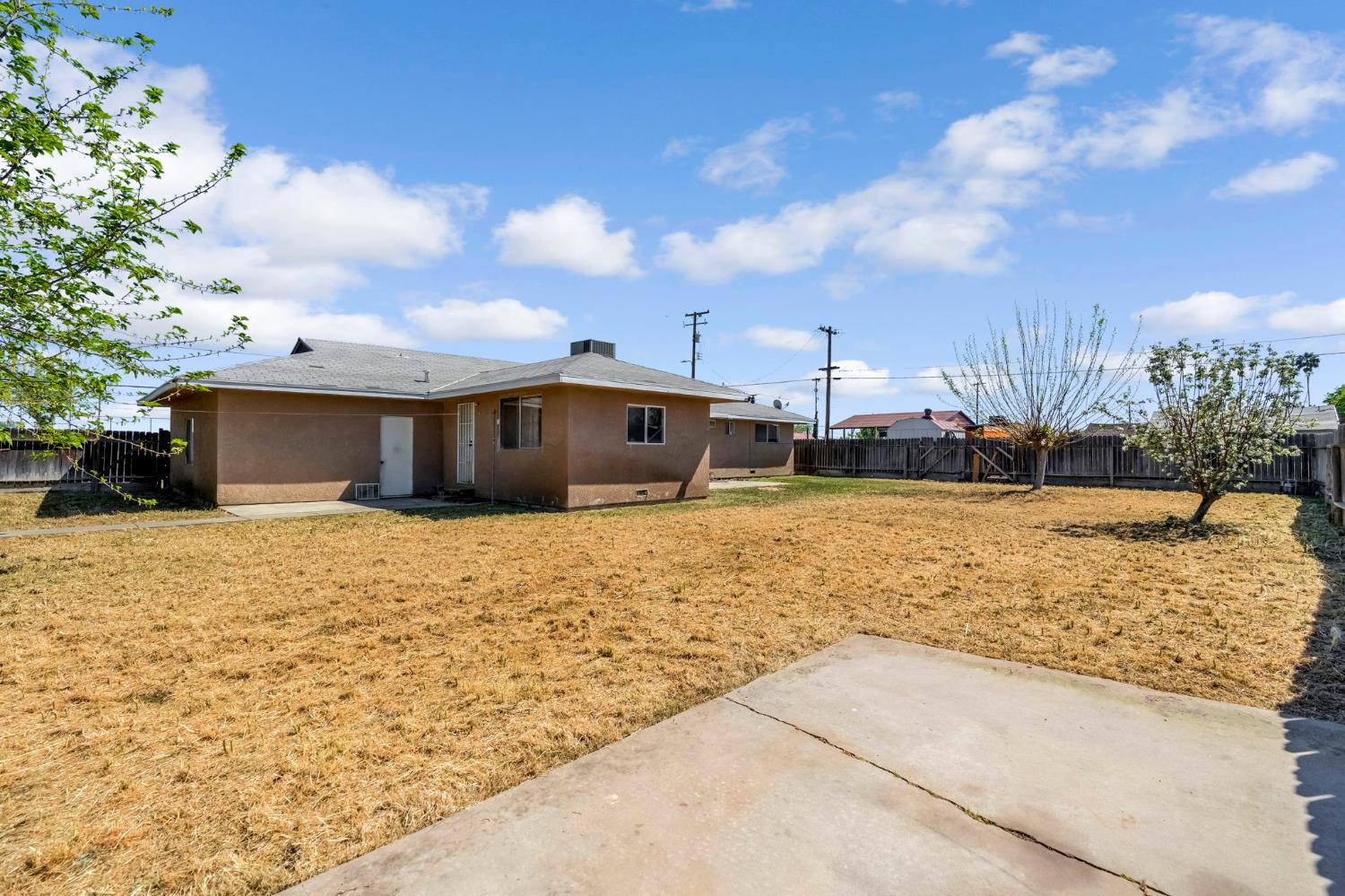 22080 W Nevada Ave, San Joaquin, CA 93660