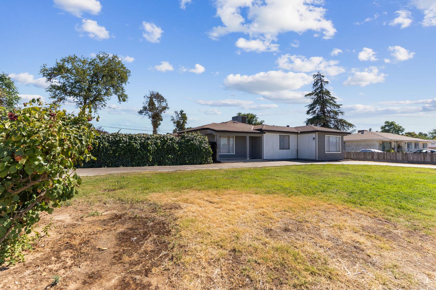 4683 W Hedges Ave, Fresno, CA 93722
