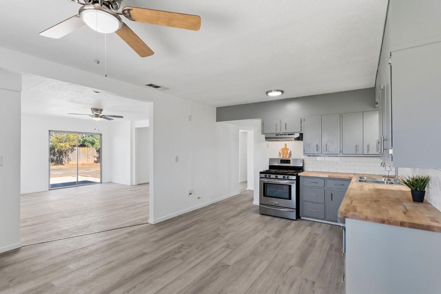 4683 W Hedges Ave, Fresno, CA 93722