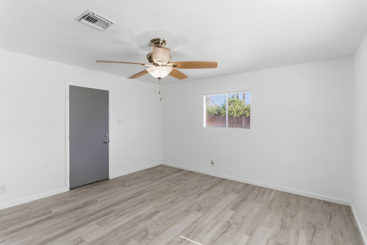 4683 W Hedges Ave, Fresno, CA 93722