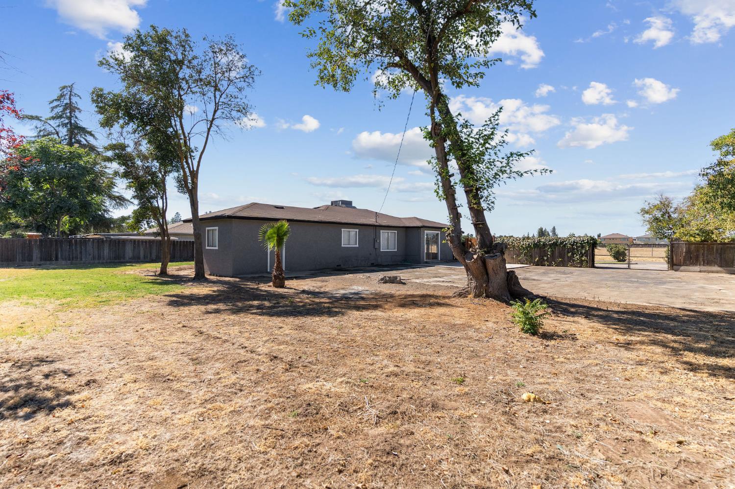 4683 W Hedges Ave, Fresno, CA 93722