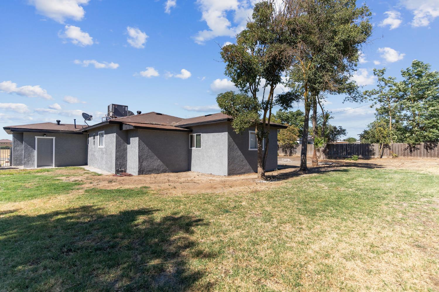 4683 W Hedges Ave, Fresno, CA 93722