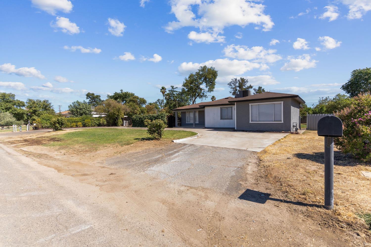 4683 W Hedges Ave, Fresno, CA 93722
