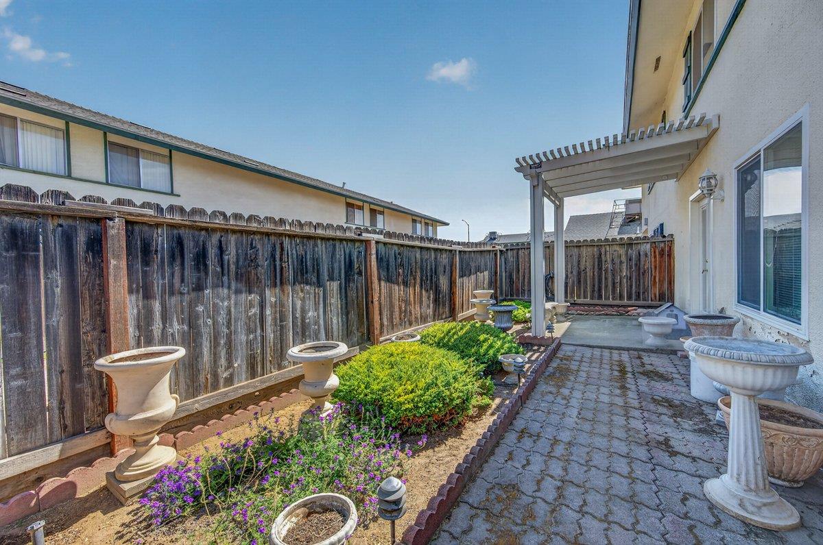 4853 N Winery Cir #115, Fresno, CA 93726
