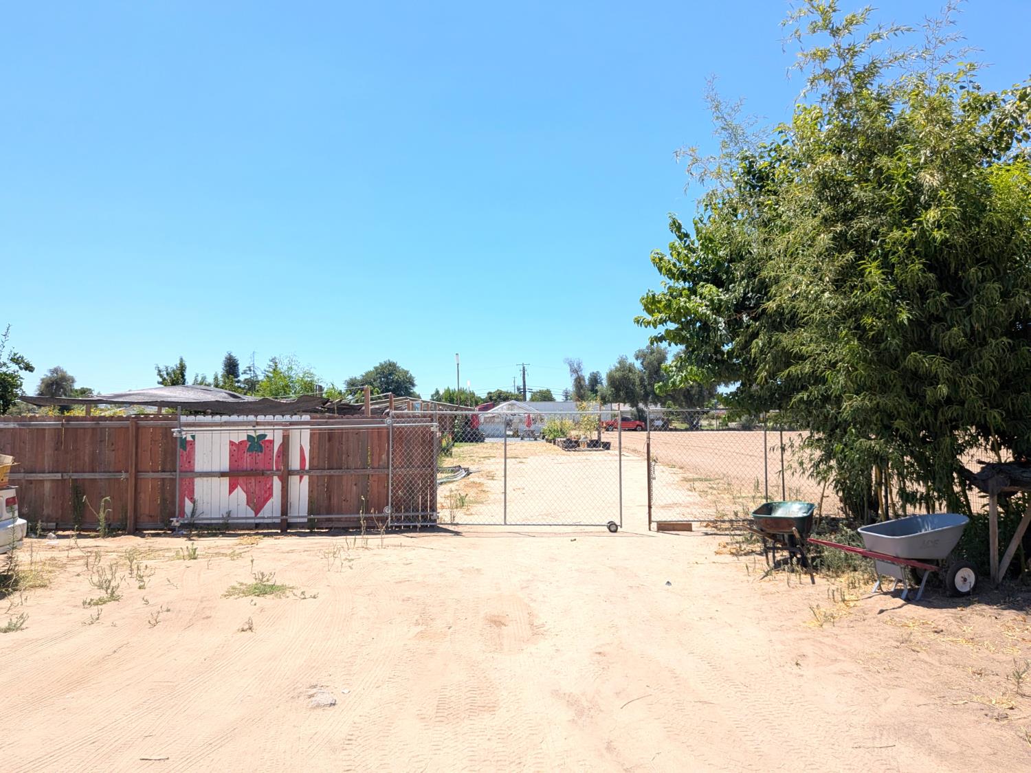 284 S Temperance Ave, Fresno, CA 93727