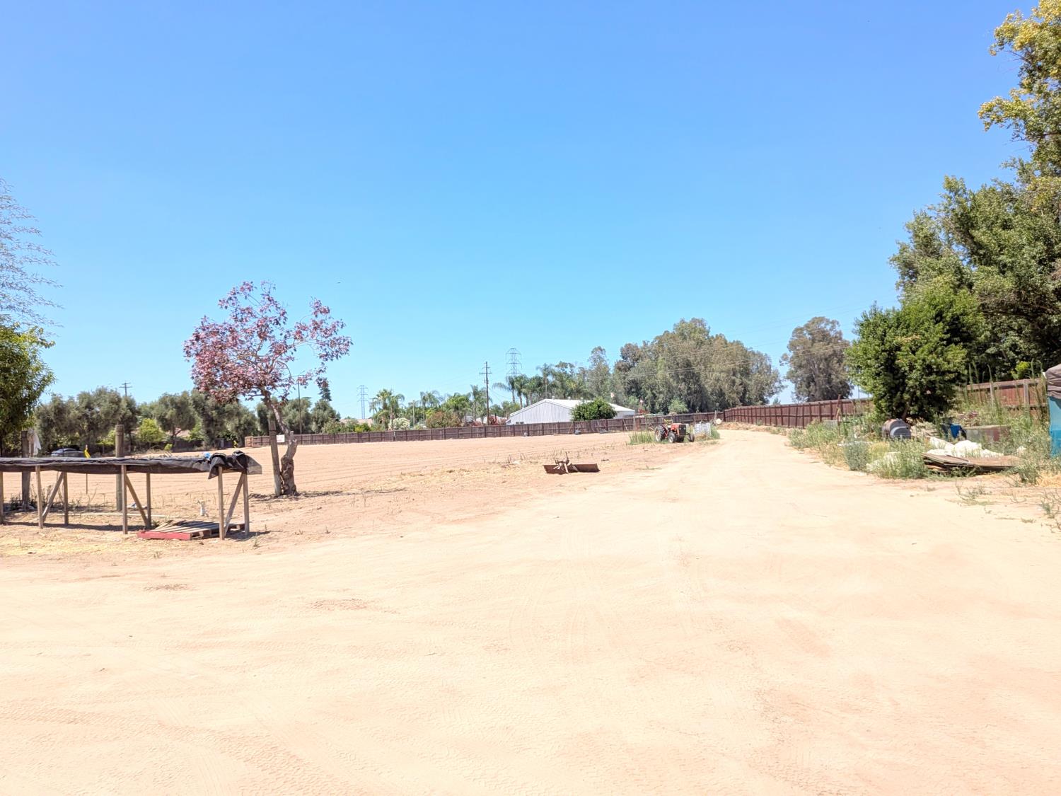 284 S Temperance Ave, Fresno, CA 93727