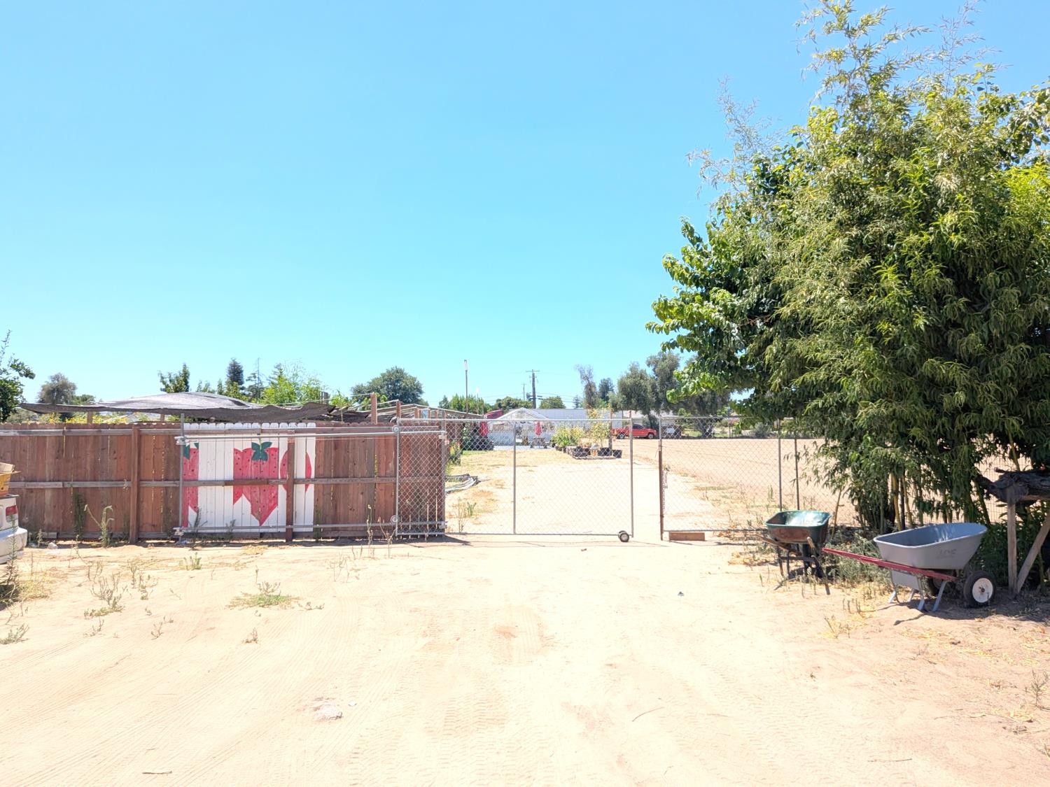 284 S Temperance Ave, Fresno, CA 93727
