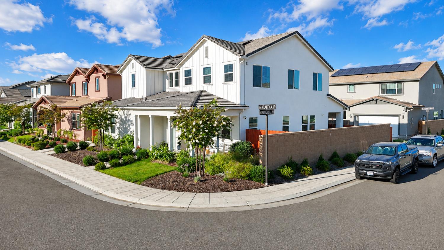 411 Atlantica Dr S, Madera, CA 93636