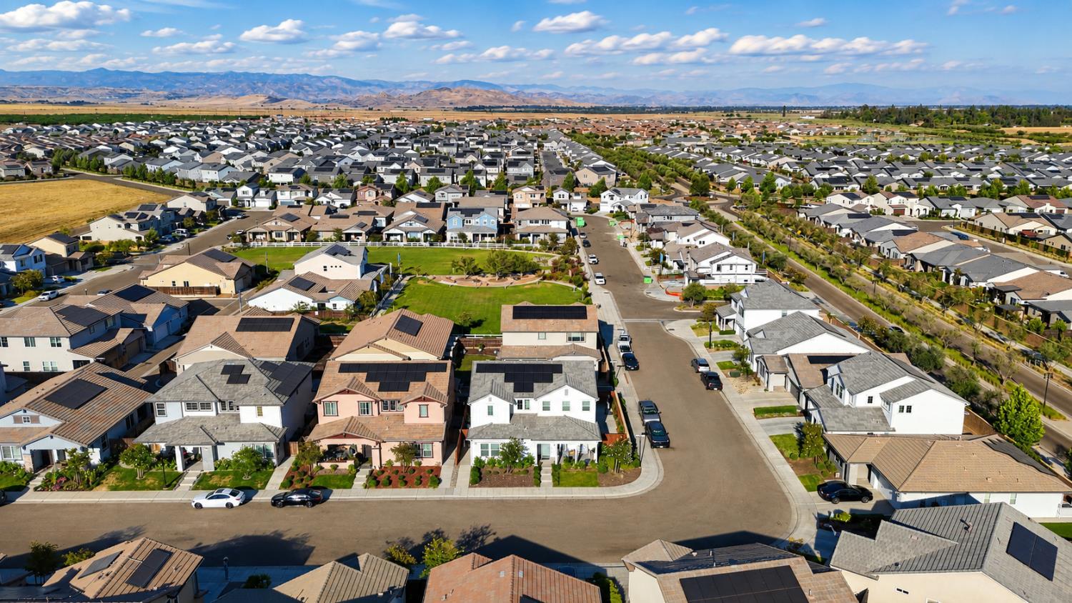 411 Atlantica Dr S, Madera, CA 93636