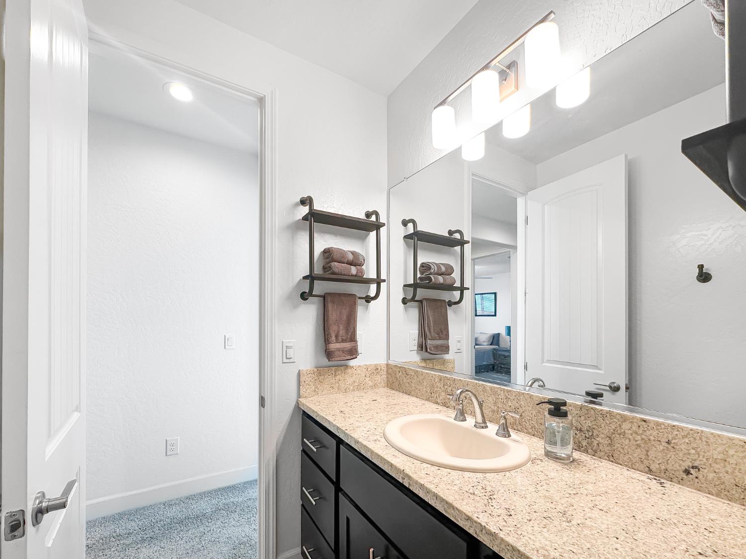 411 Atlantica Dr S, Madera, CA 93636