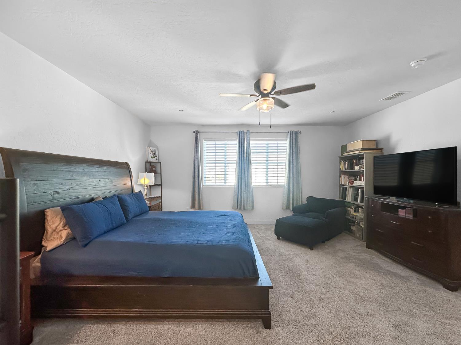 411 Atlantica Dr S, Madera, CA 93636