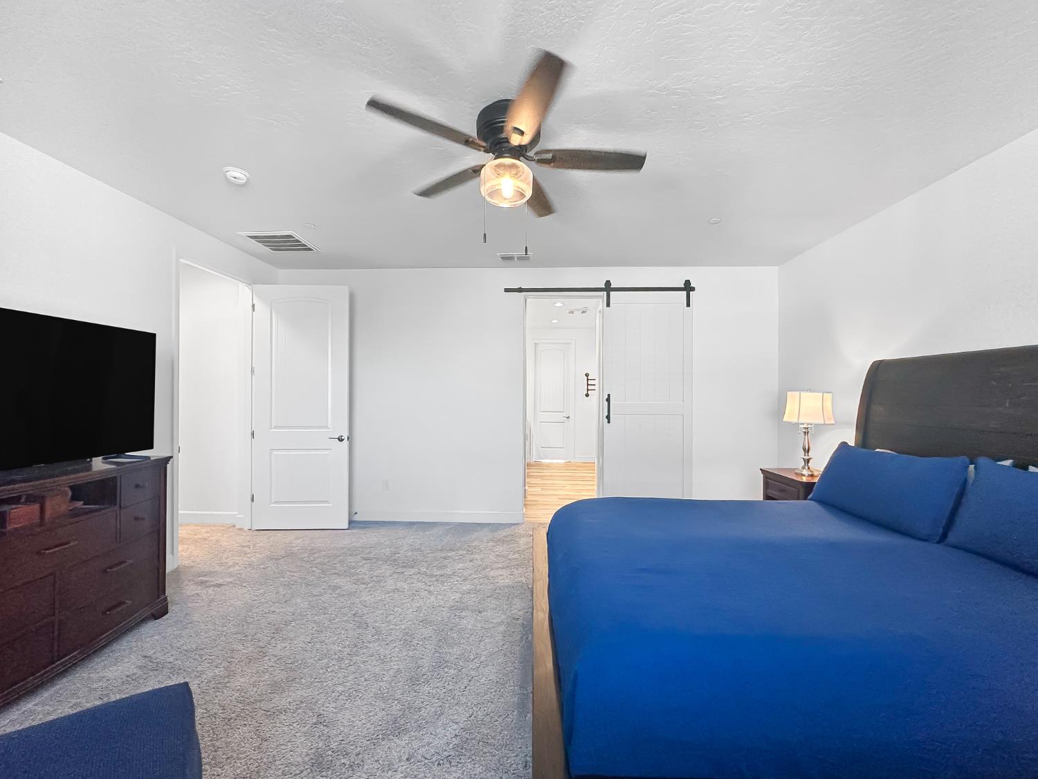 411 Atlantica Dr S, Madera, CA 93636