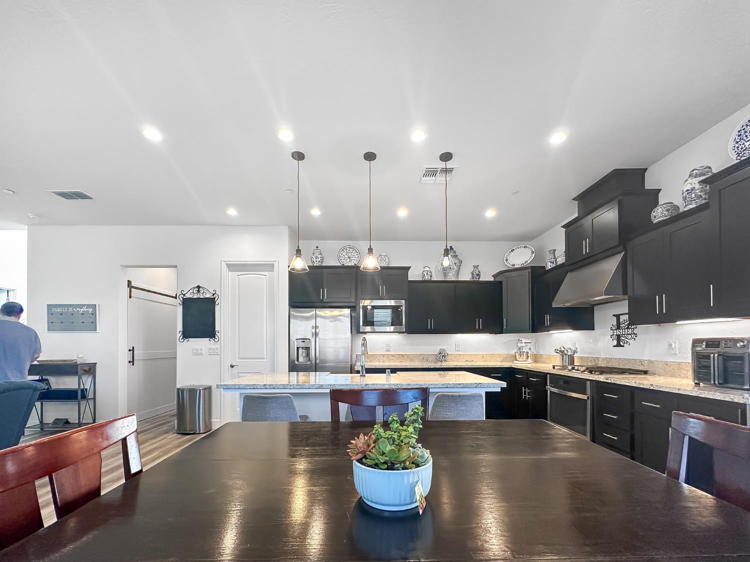 411 Atlantica Dr S, Madera, CA 93636