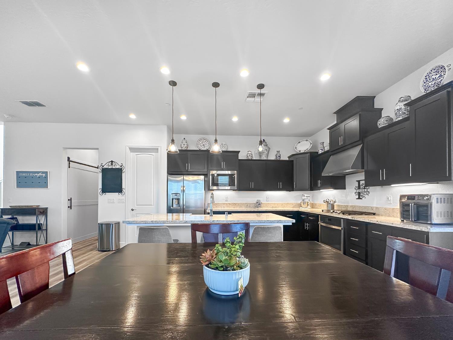 411 Atlantica Dr S, Madera, CA 93636