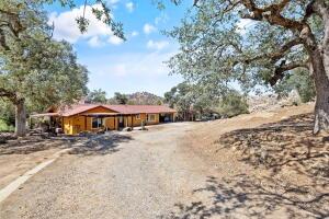 35548 Hummingbird Ln, Yokuts Valley, CA 93675