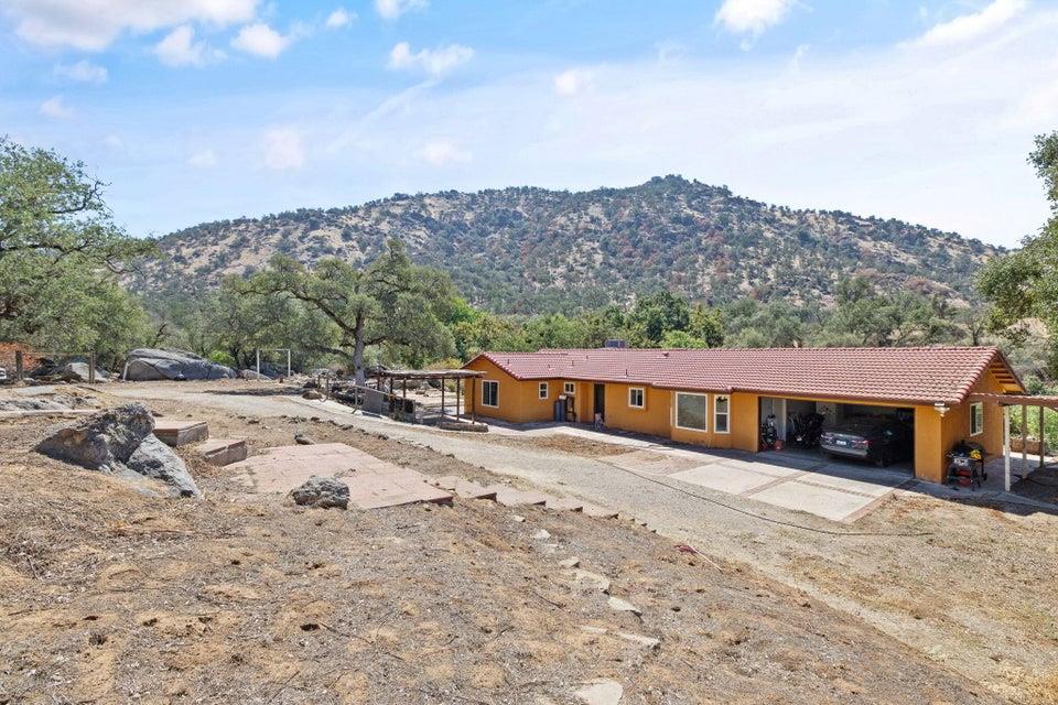 35548 Hummingbird Ln, Yokuts Valley, CA 93675