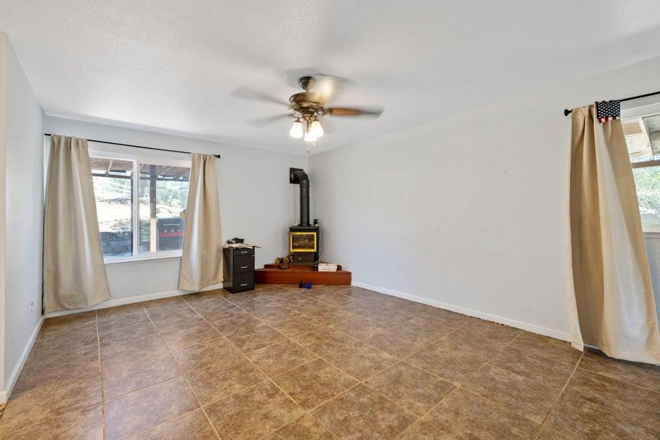 35548 Hummingbird Ln, Yokuts Valley, CA 93675