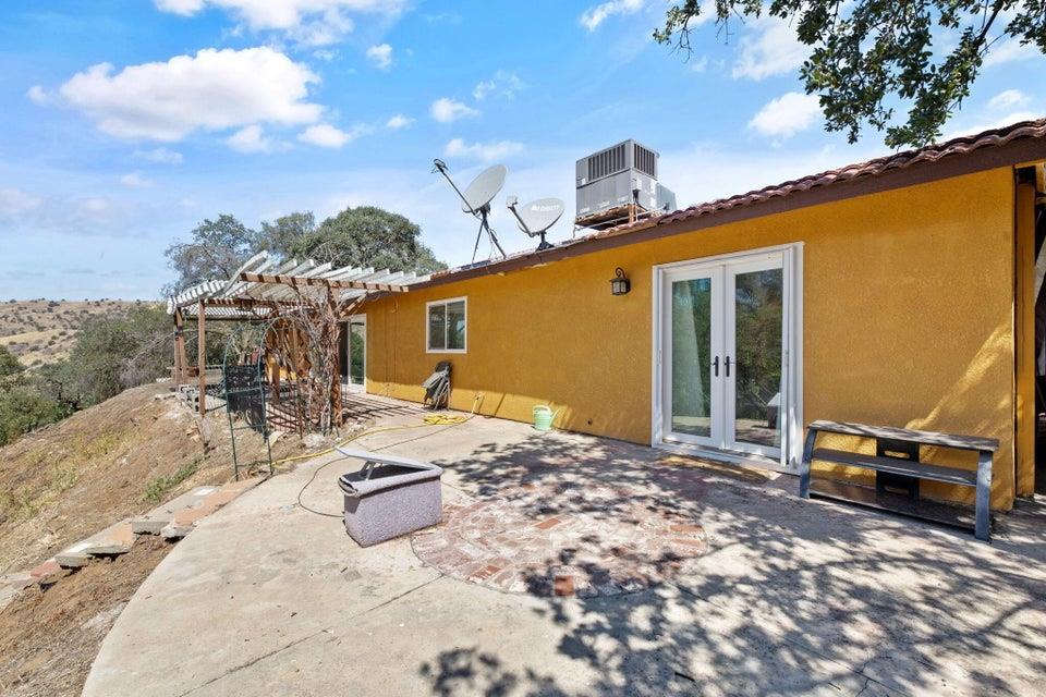 35548 Hummingbird Ln, Yokuts Valley, CA 93675