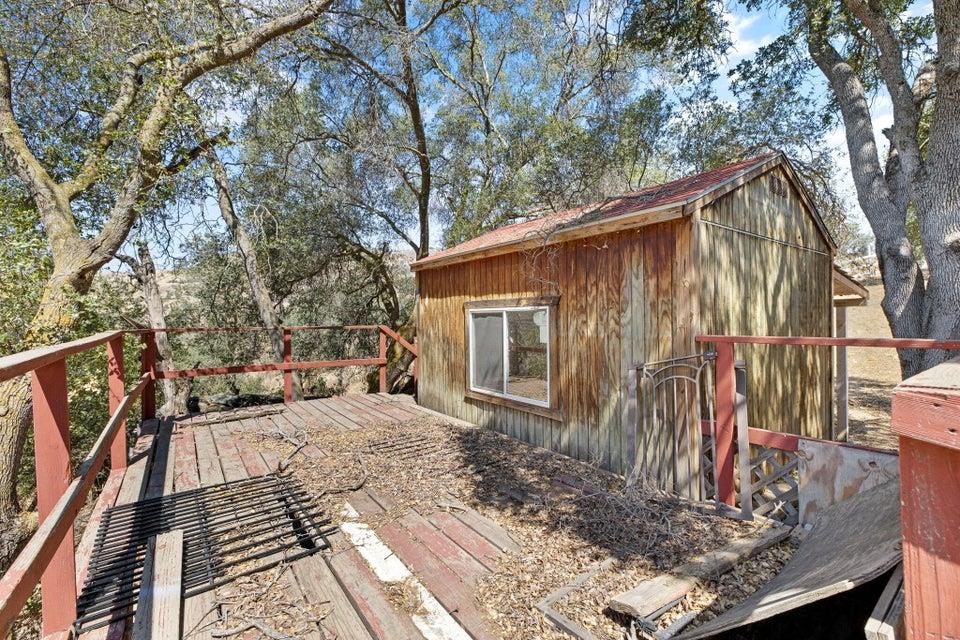 35548 Hummingbird Ln, Yokuts Valley, CA 93675