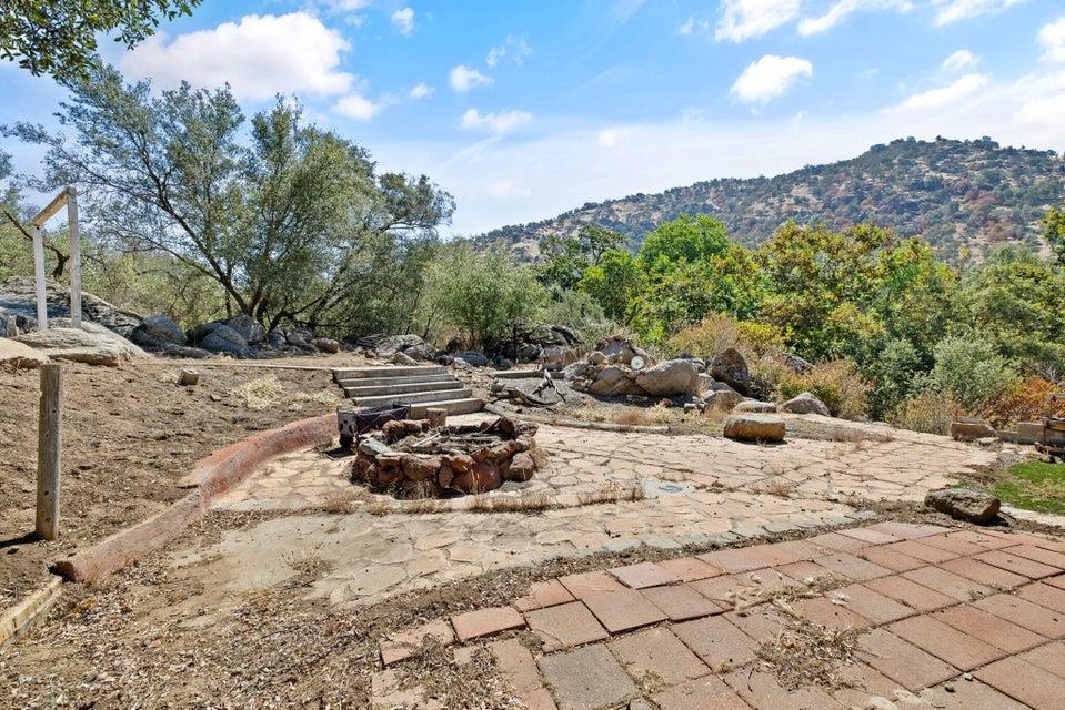 35548 Hummingbird Ln, Yokuts Valley, CA 93675