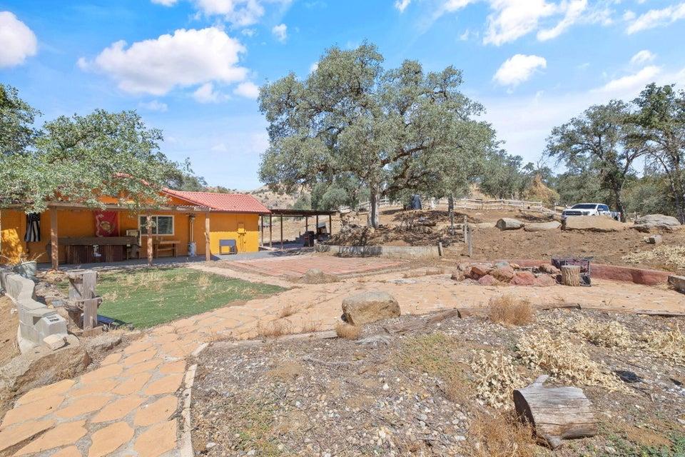 35548 Hummingbird Ln, Yokuts Valley, CA 93675