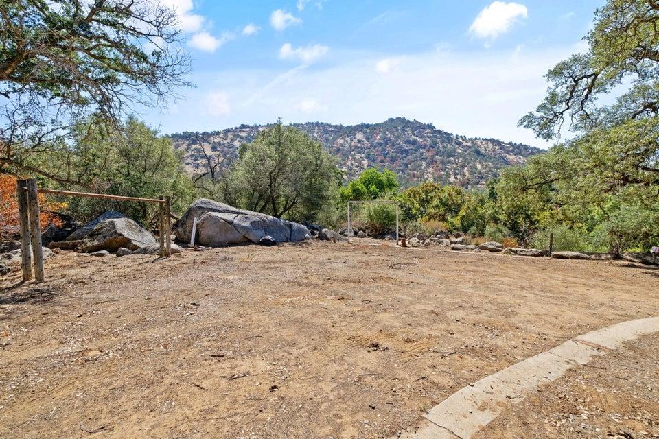 35548 Hummingbird Ln, Yokuts Valley, CA 93675