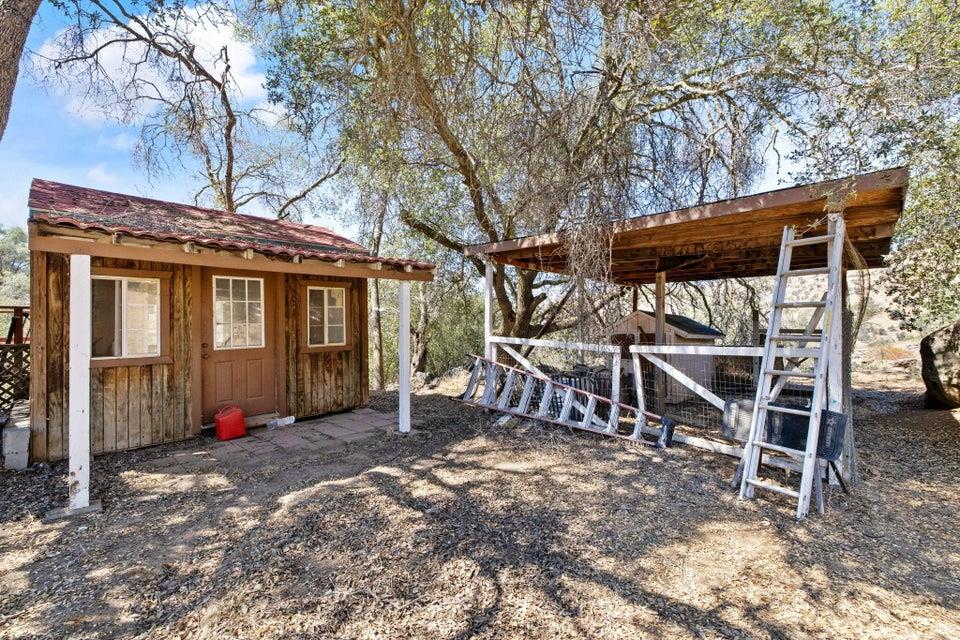 35548 Hummingbird Ln, Yokuts Valley, CA 93675