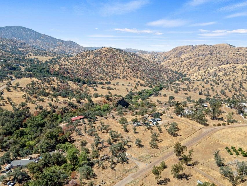 35548 Hummingbird Ln, Yokuts Valley, CA 93675