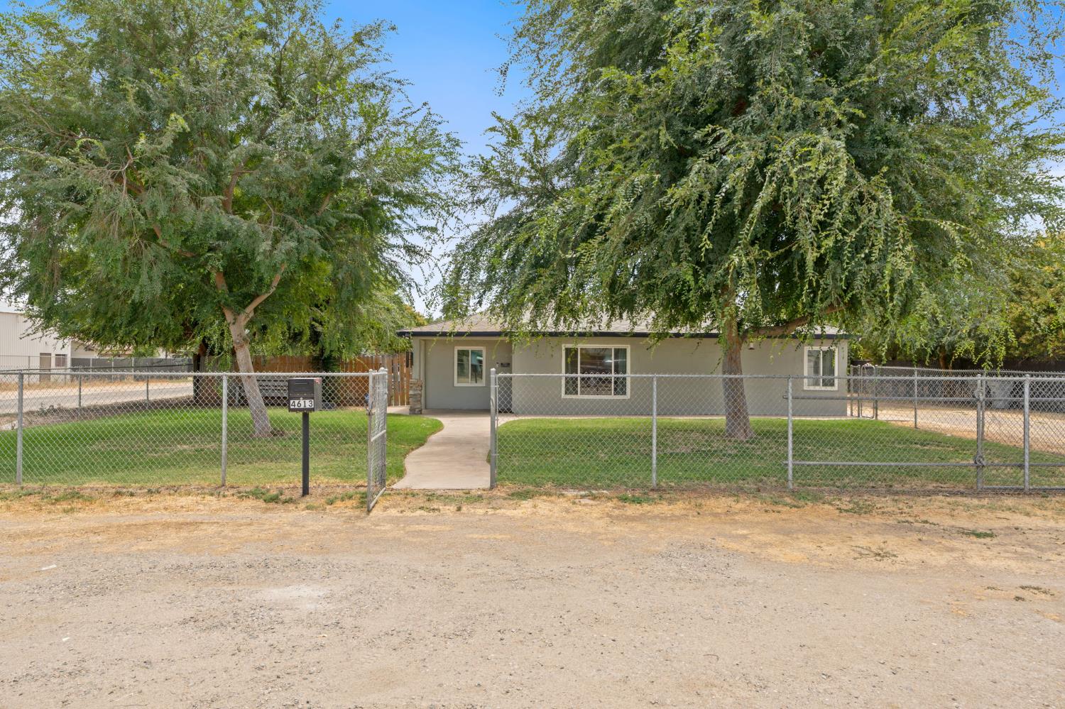 4613 W Andrews Ave, Fresno, CA 93722