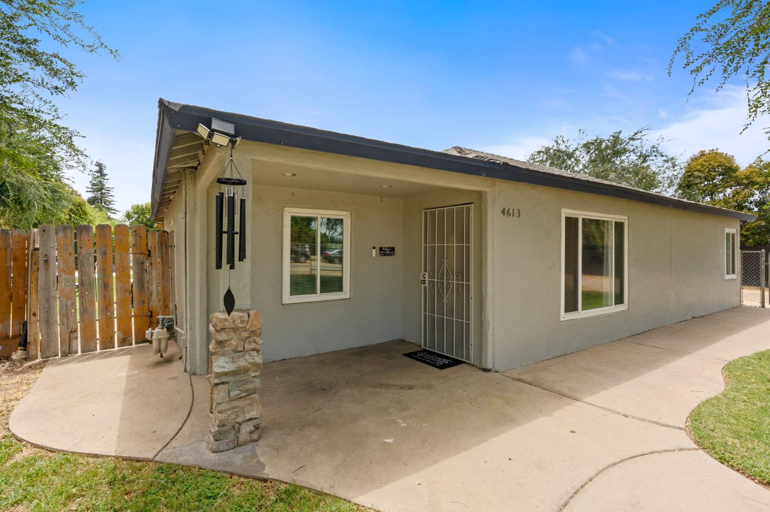 4613 W Andrews Ave, Fresno, CA 93722