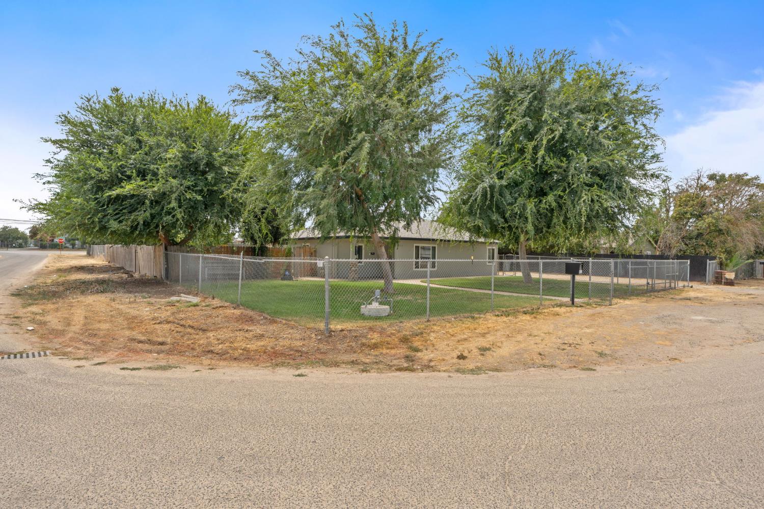 4613 W Andrews Ave, Fresno, CA 93722