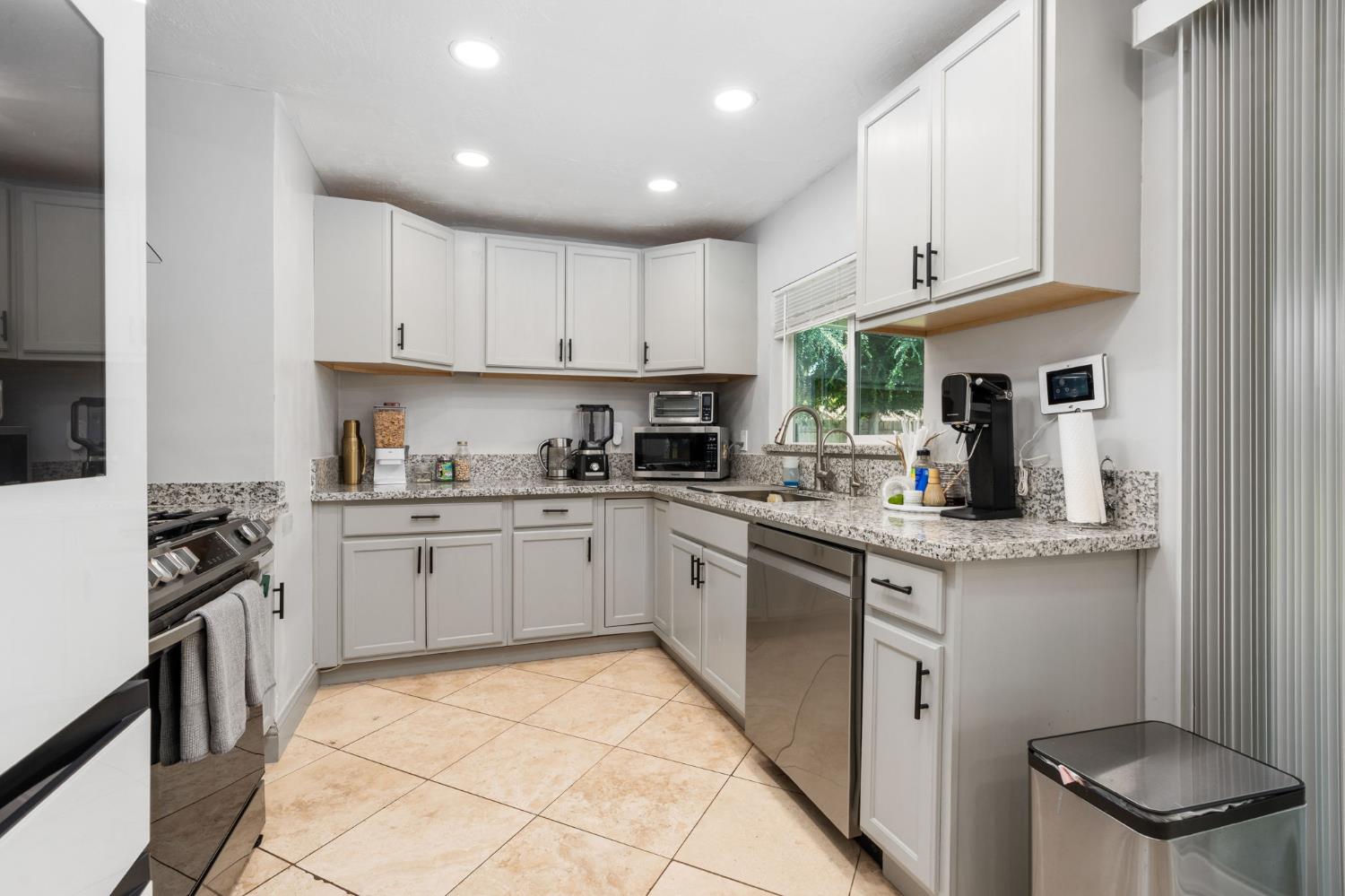 4613 W Andrews Ave, Fresno, CA 93722