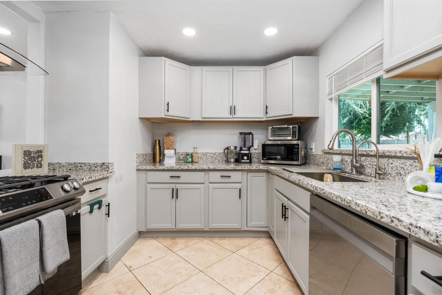 4613 W Andrews Ave, Fresno, CA 93722