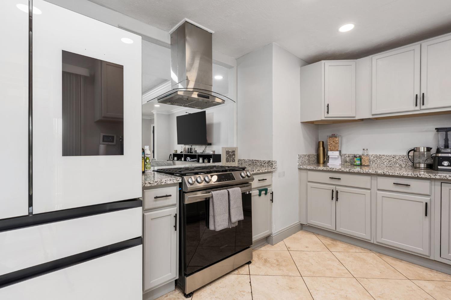 4613 W Andrews Ave, Fresno, CA 93722