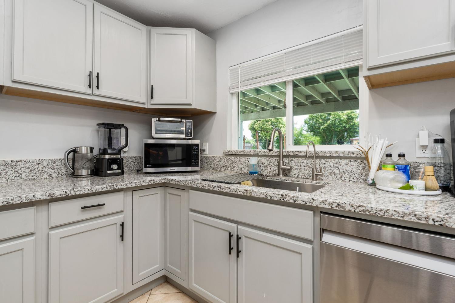 4613 W Andrews Ave, Fresno, CA 93722