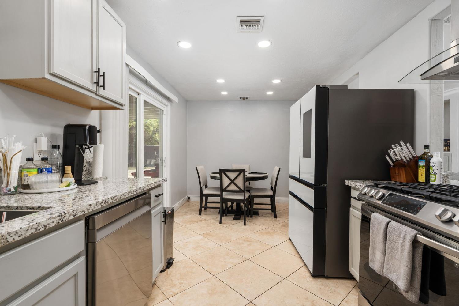 4613 W Andrews Ave, Fresno, CA 93722