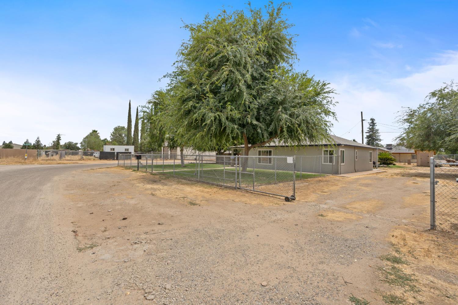 4613 W Andrews Ave, Fresno, CA 93722