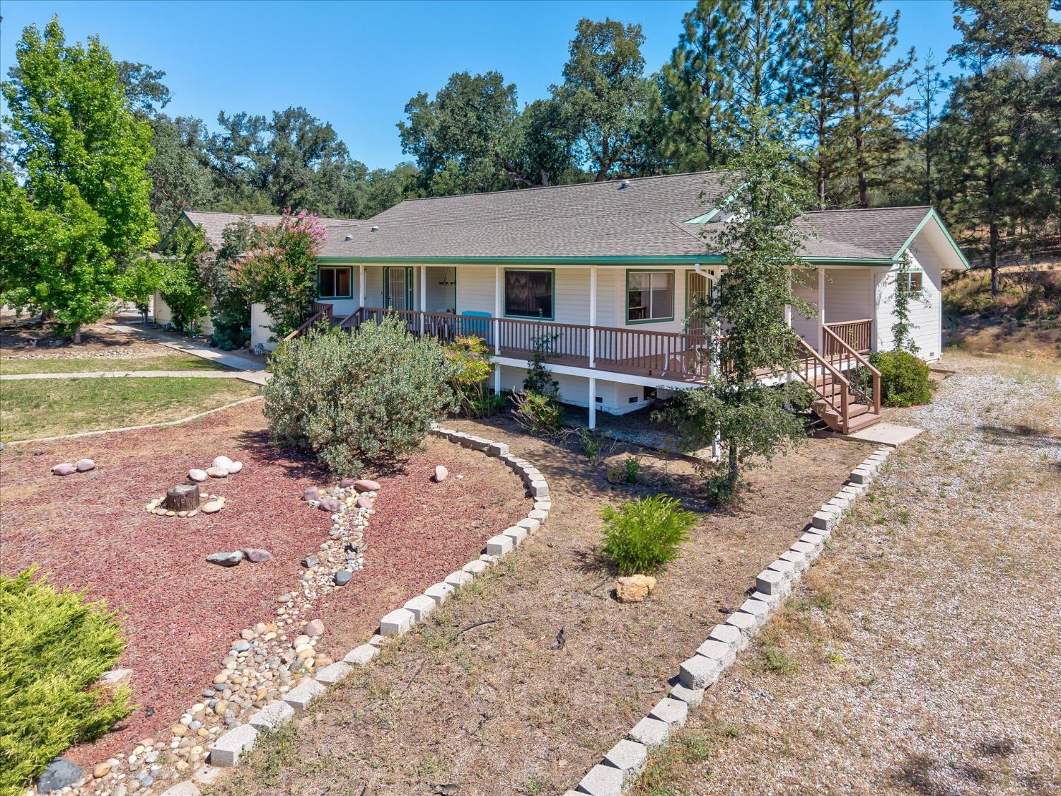 45241 Dillon Dr, Ahwahnee, CA 93601