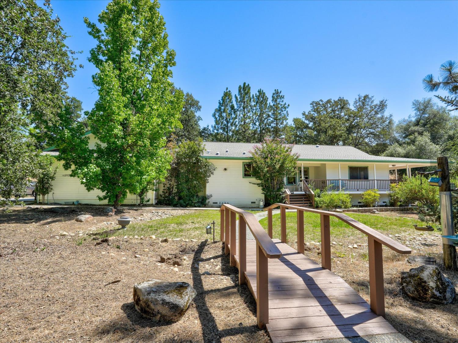 45241 Dillon Dr, Ahwahnee, CA 93601