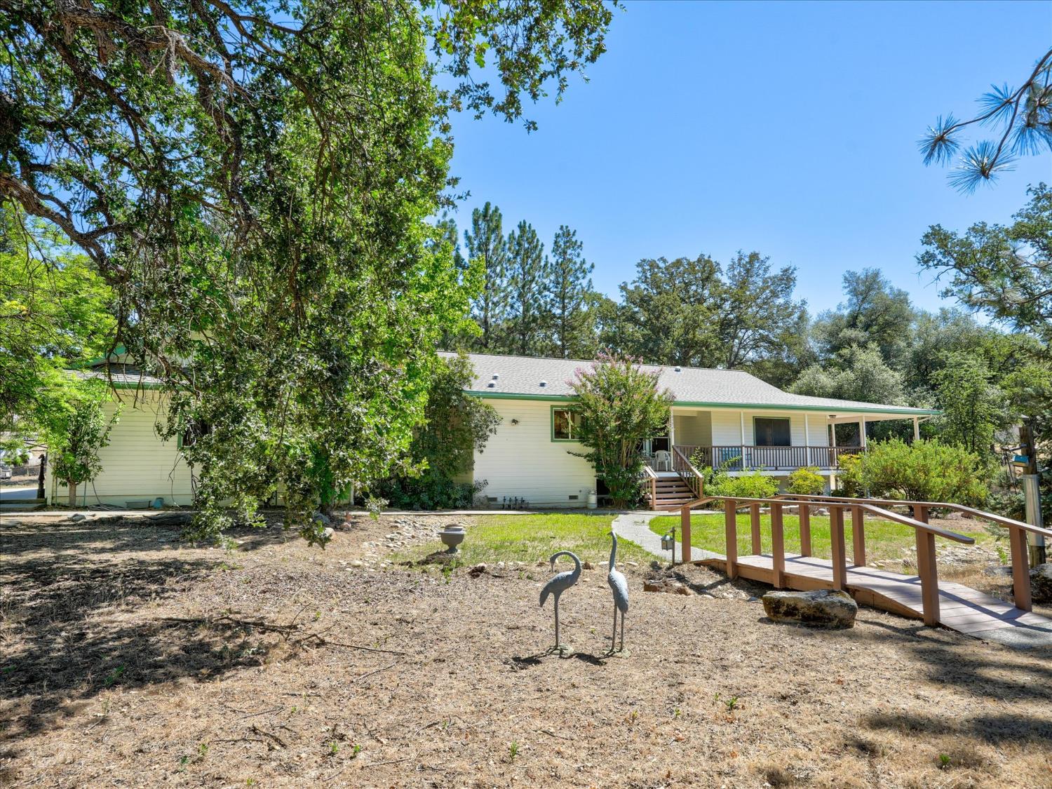 45241 Dillon Dr, Ahwahnee, CA 93601